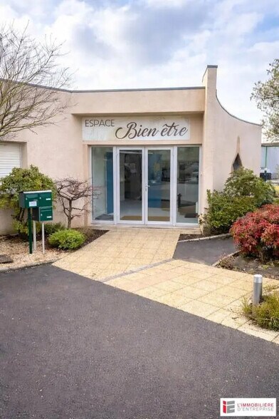 Bureau dans Betton à louer - Photo de l’immeuble – Image 1 sur 4