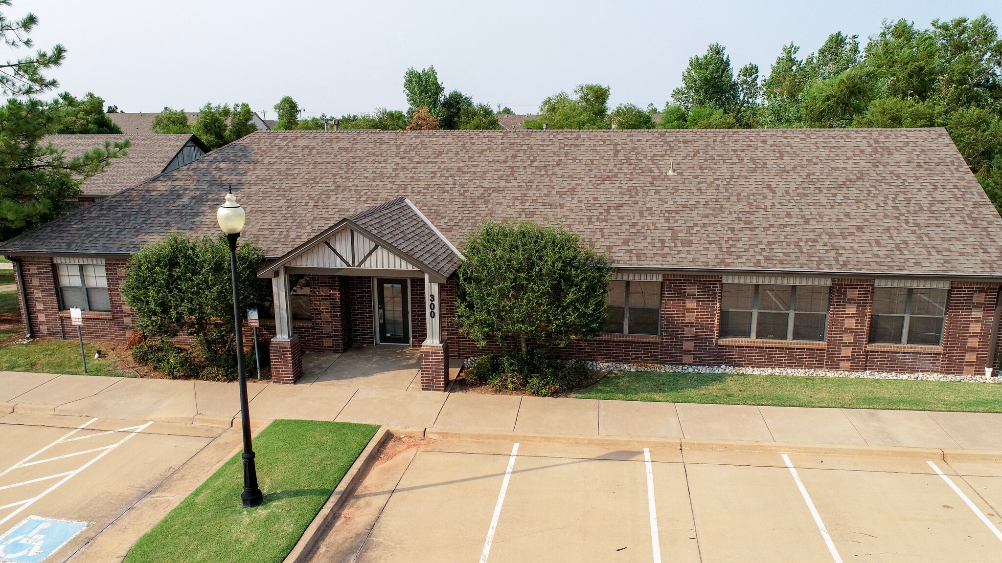 416 W 15th St, Edmond, OK à louer Photo principale– Image 1 sur 10
