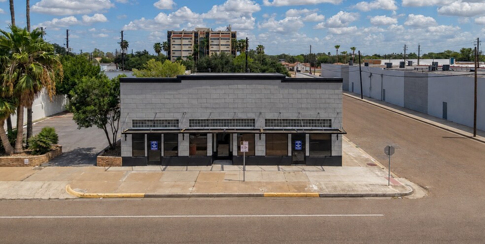221 E University Dr, Edinburg, TX à louer - Photo de l’immeuble – Image 2 sur 6