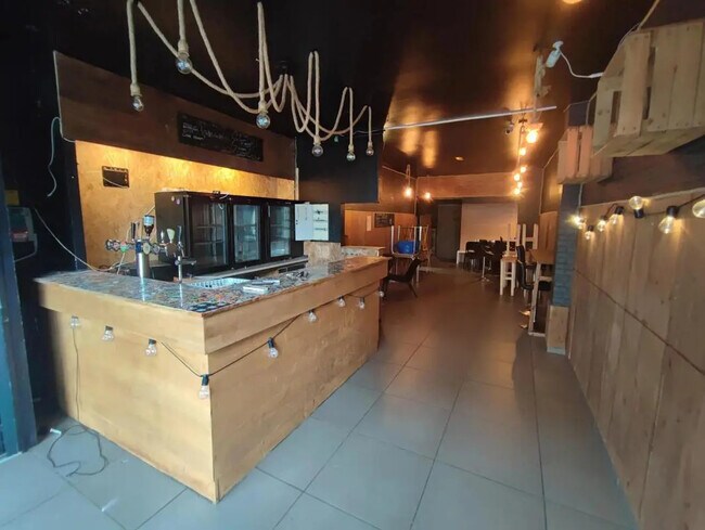 Plus de détails pour Local commercial à louer