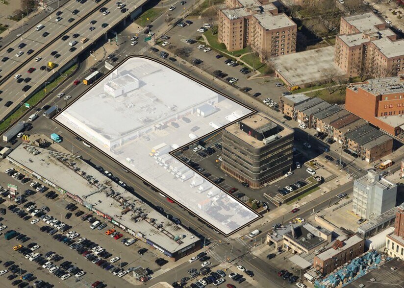 3005 Whitestone Expy, Flushing, NY à vendre - Photo de l’immeuble – Image 2 sur 2