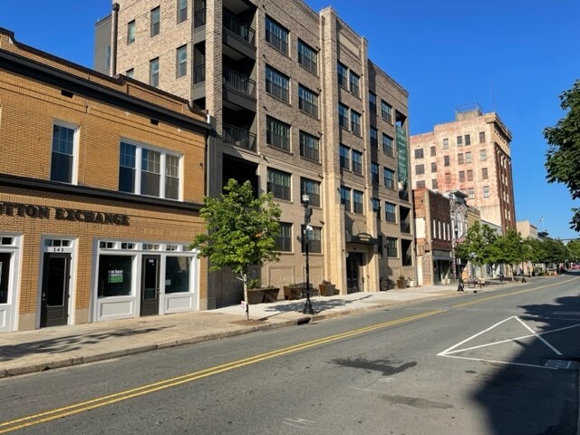 141 W Main Ave, Gastonia, NC à louer - Photo de l’immeuble – Image 2 sur 21