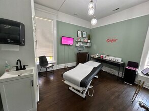 952 W Fourth St, Winston-Salem, NC à louer Photo intérieure– Image 1 sur 1