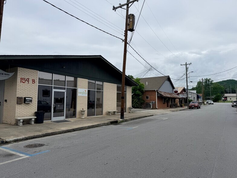 159 King St, Brevard, NC à louer - Photo de l’immeuble – Image 2 sur 3