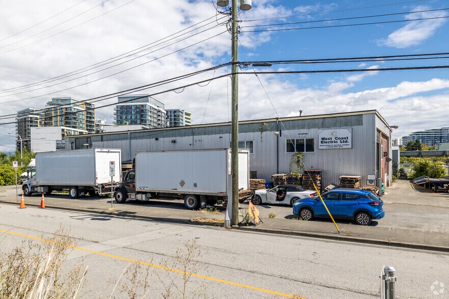 8040 River Rd, Richmond, BC à louer - Photo de l’immeuble – Image 2 sur 5