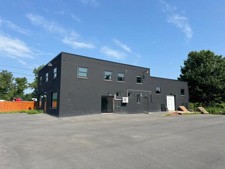 240 Chapel Rd, South Windsor, CT à vendre - Photo de l’immeuble – Image 2 sur 11