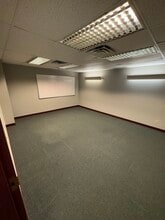 750 2nd St NE, Hopkins, MN à louer Photo intérieure– Image 2 sur 7