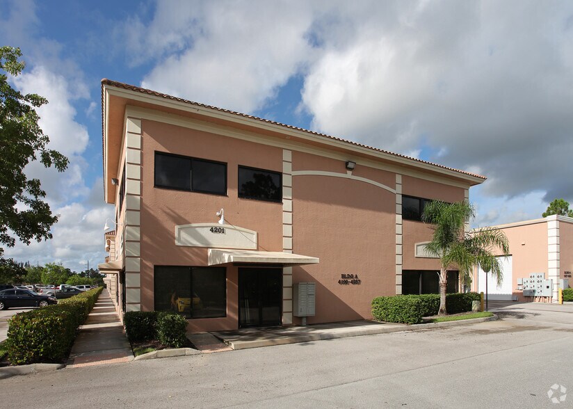 4189-4257 SW High Meadows Ave, Palm City, FL à vendre - Photo de l’immeuble – Image 2 sur 13
