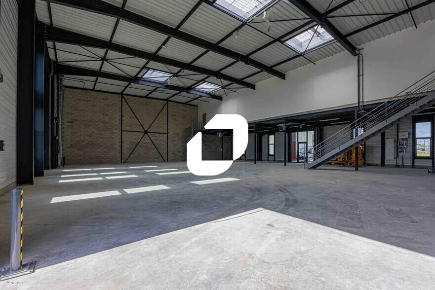 Local d’activités dans Bailly-Romainvilliers à louer - Photo de l’immeuble – Image 2 sur 9