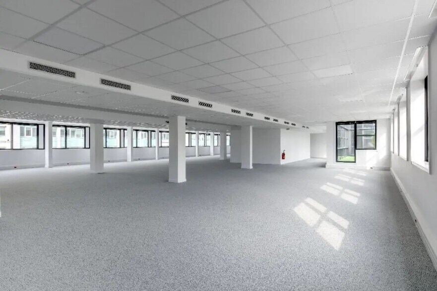 Bureau dans Levallois-Perret à louer - Photo de l’immeuble – Image 3 sur 7
