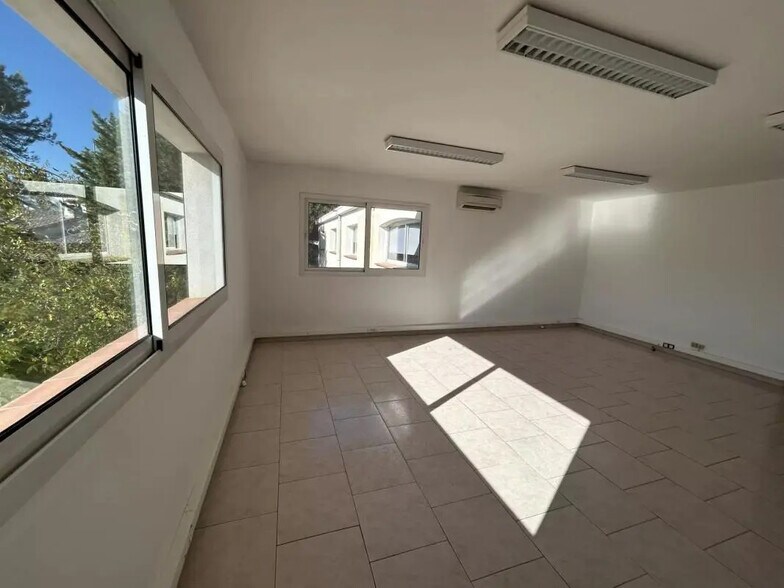 Bureau dans Mouans-Sartoux à louer - Photo de l’immeuble – Image 1 sur 4