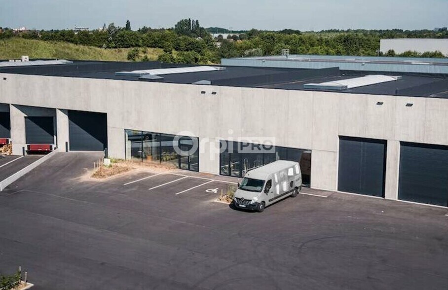 Industriel/Logistique dans Sainghin-en-Mélantois à louer - Photo de l’immeuble – Image 3 sur 8