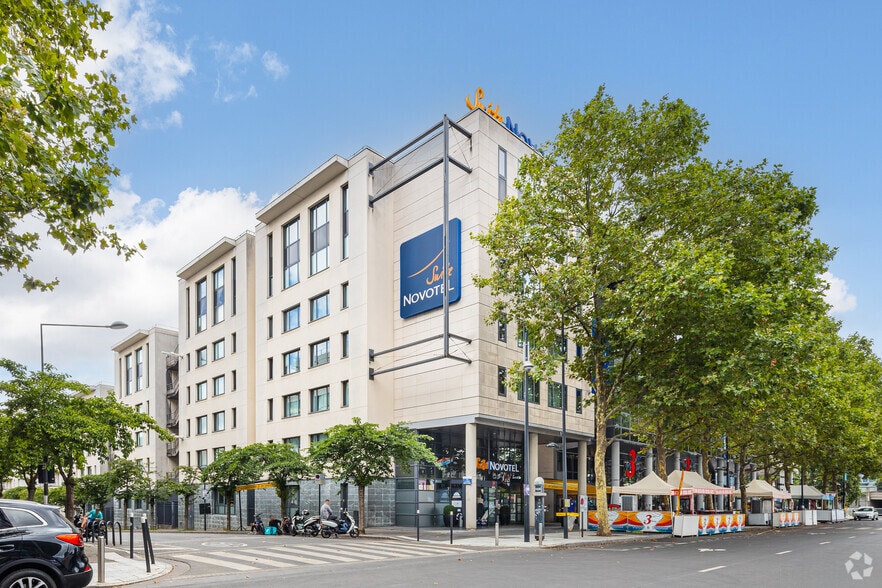 31-33 Avenue Jules Rimet, Saint-Denis à louer - Photo principale – Image 1 sur 23