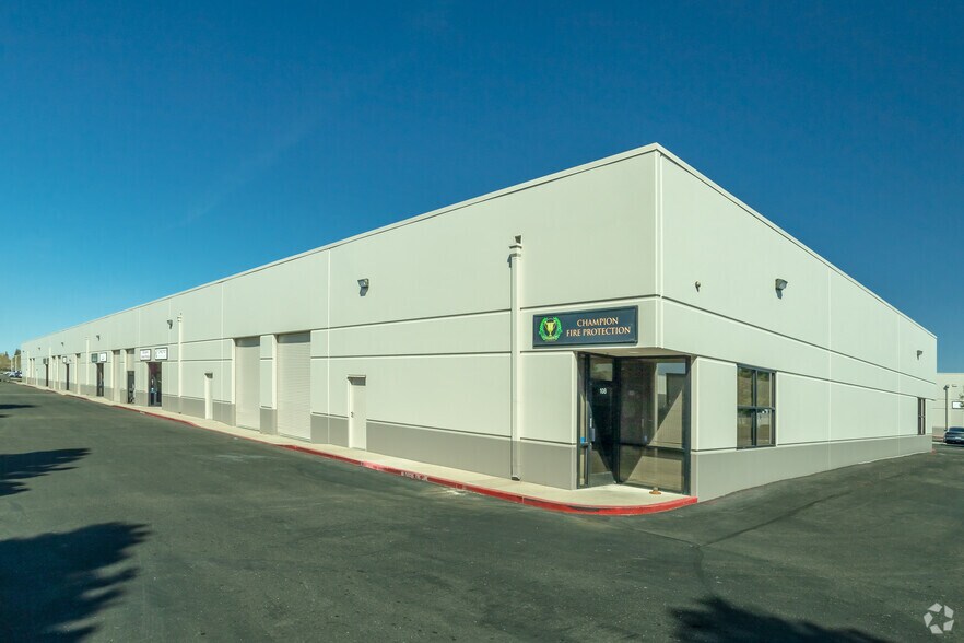 9090 Union Park Way, Elk Grove, CA à louer - Photo principale – Image 1 sur 7