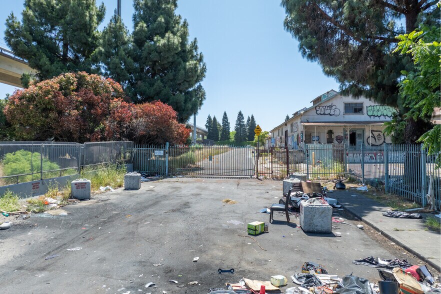 10901 Russet St, Oakland, CA à vendre - Photo de l’immeuble – Image 3 sur 20