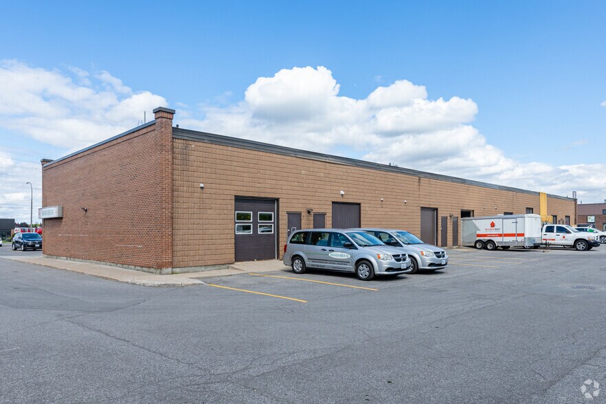 203 Colonnade Rd, Ottawa, ON à louer - Photo de l’immeuble – Image 3 sur 4