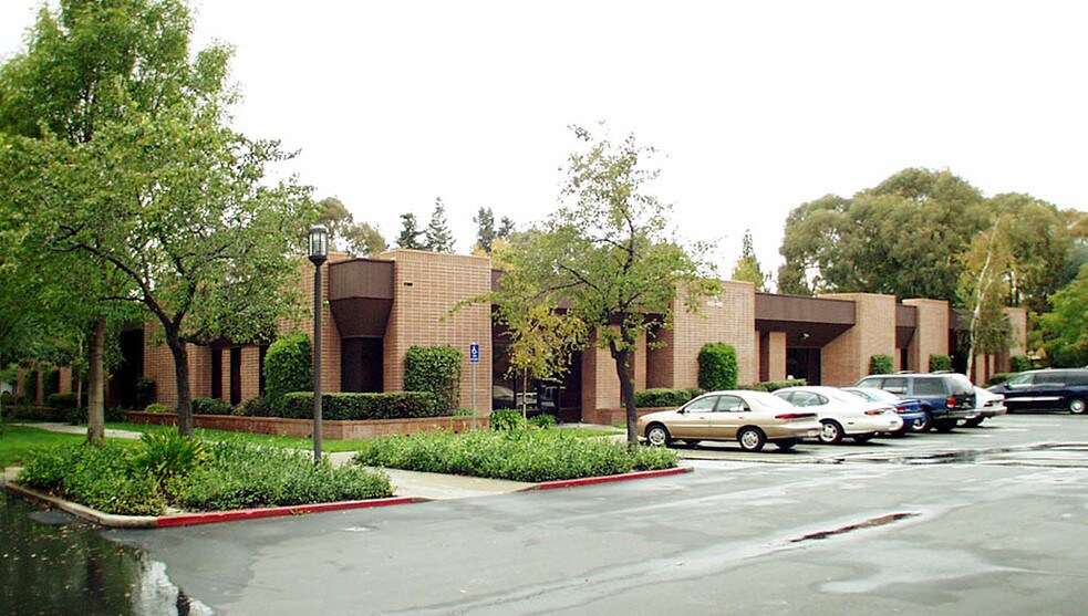 480-488 N Wiget Ln, Walnut Creek, CA à louer - Photo de l’immeuble – Image 2 sur 4