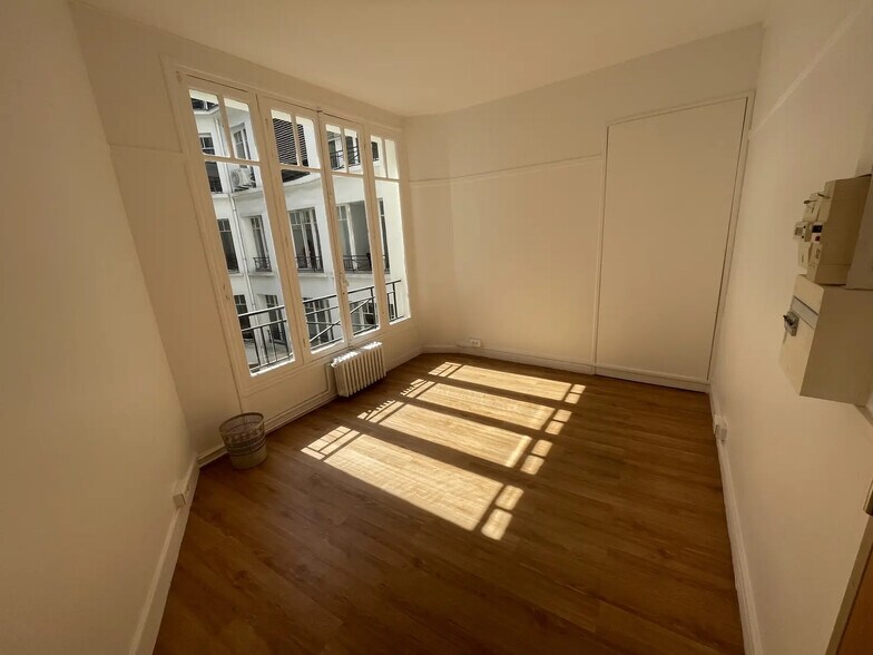 11 Rue Tronchet, Paris à louer - Photo de l’immeuble – Image 2 sur 4