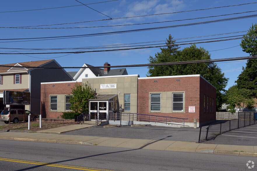 877 Broadway, East Providence, RI à louer - Photo de l’immeuble – Image 1 sur 19