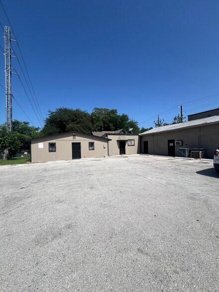705 Roosevelt Ave, San Antonio, TX à vendre - Photo de l’immeuble – Image 2 sur 6