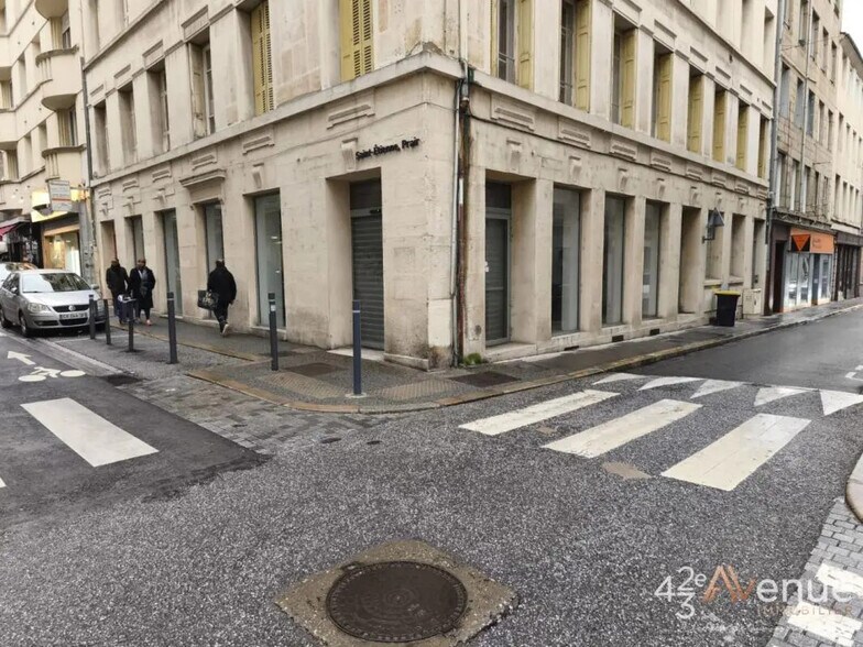 Local d'activités dans Saint-Étienne à vendre - Photo de l’immeuble – Image 1 sur 7