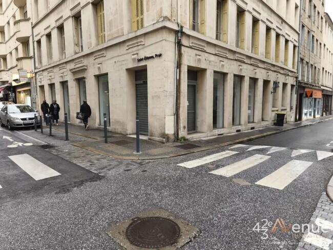 Plus de détails pour Local d’activités à vendre