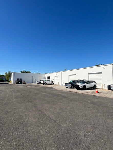 5265-5272 Tractor Rd, Toledo, OH à louer - Photo de l’immeuble – Image 3 sur 7