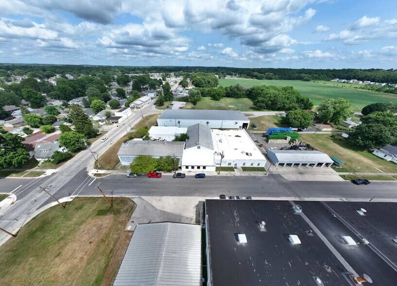 1345 Henry St, Huntington, IN à vendre - Photo de l’immeuble – Image 3 sur 18