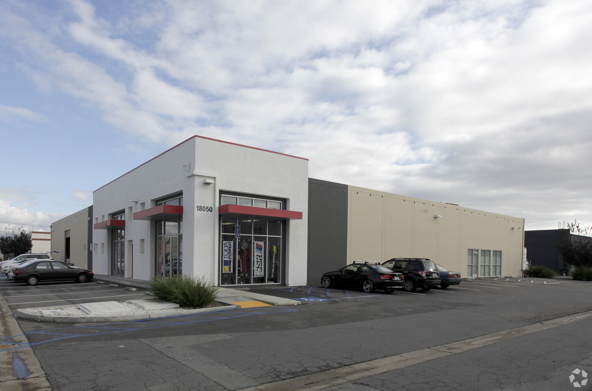 18050 Newhope St, Fountain Valley, CA à louer Photo principale– Image 1 sur 6