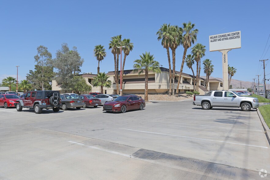 4000 E Charleston Blvd, Las Vegas, NV à louer - Photo principale – Image 1 sur 14