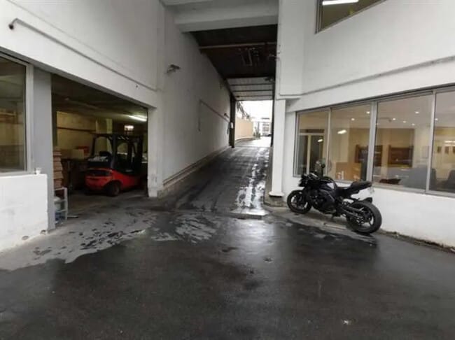 Plus de détails pour Local d’activités à vendre