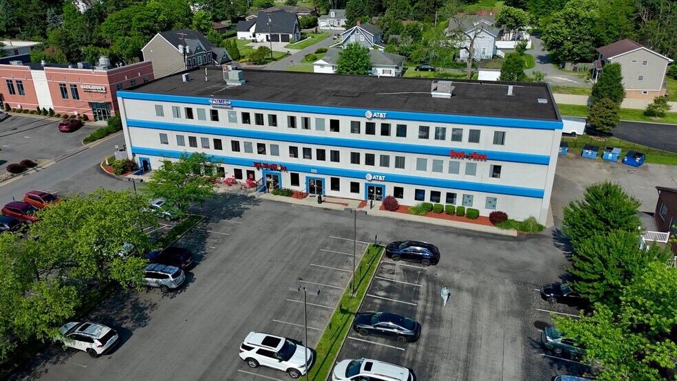 1111 Van Voorhis Rd, Morgantown, WV à louer - Photo de l’immeuble – Image 2 sur 46