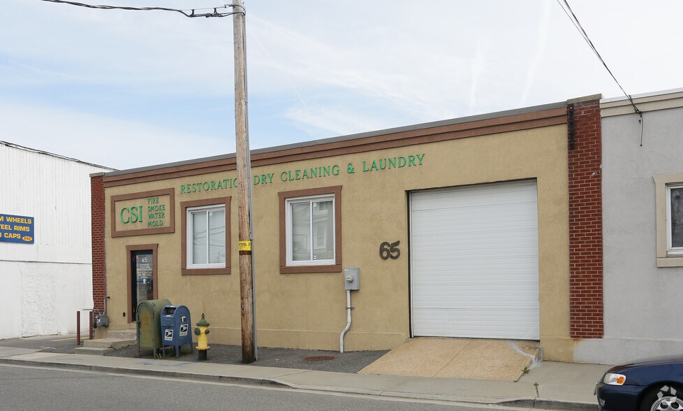 65 Albany Ave, Freeport, NY à louer - Photo de l’immeuble – Image 2 sur 6