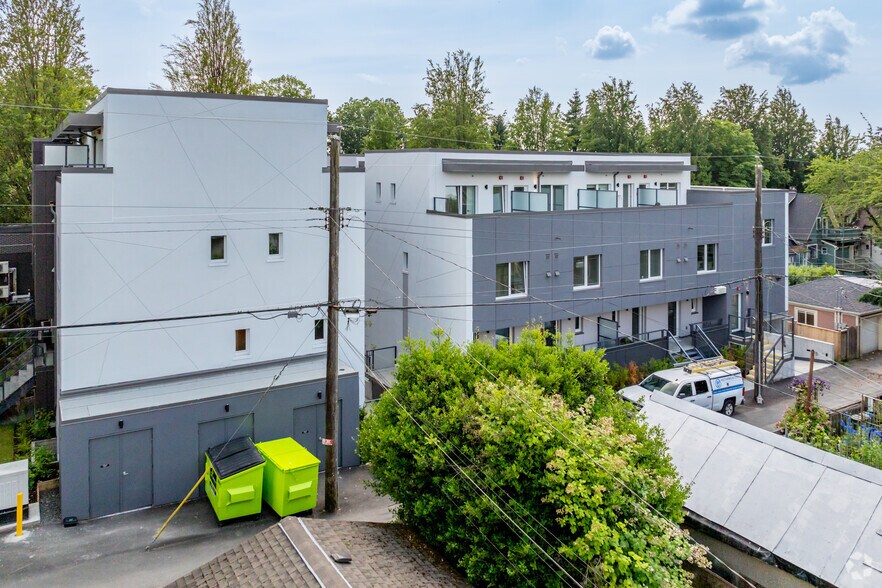 2095 1st Av E, Vancouver, BC à vendre - Photo de l’immeuble – Image 2 sur 6