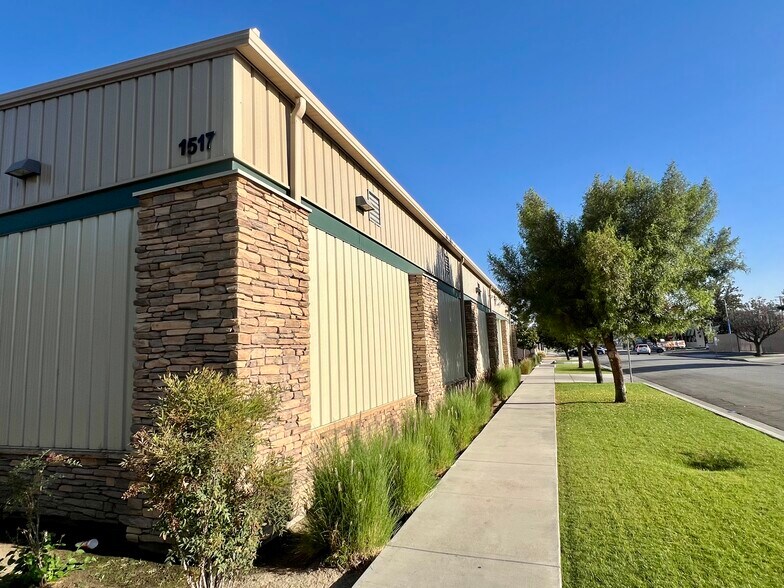 1517 25th St, Bakersfield, CA à louer - Photo de l’immeuble – Image 2 sur 7