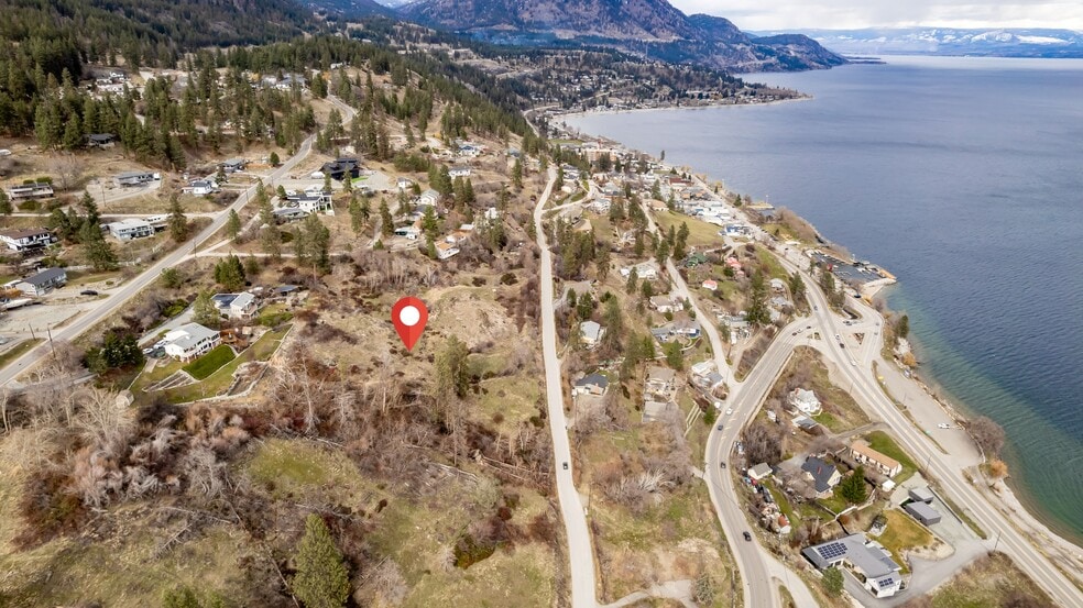 5890 Columbia Av, Peachland, BC à vendre - Aérien – Image 2 sur 5