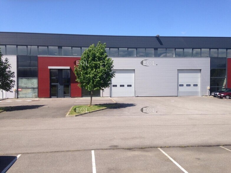 Industriel/Logistique dans Élancourt à louer - Photo de l’immeuble – Image 2 sur 4