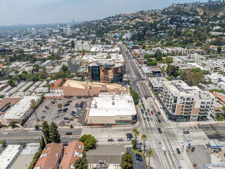 7900 W Sunset Blvd, Los Angeles, CA à louer - Photo de l’immeuble – Image 2 sur 5
