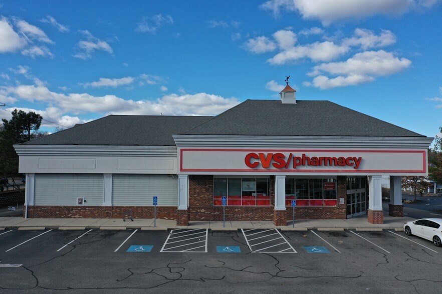 842 S Franklin St, Holbrook, MA à vendre - Photo de l’immeuble – Image 3 sur 9