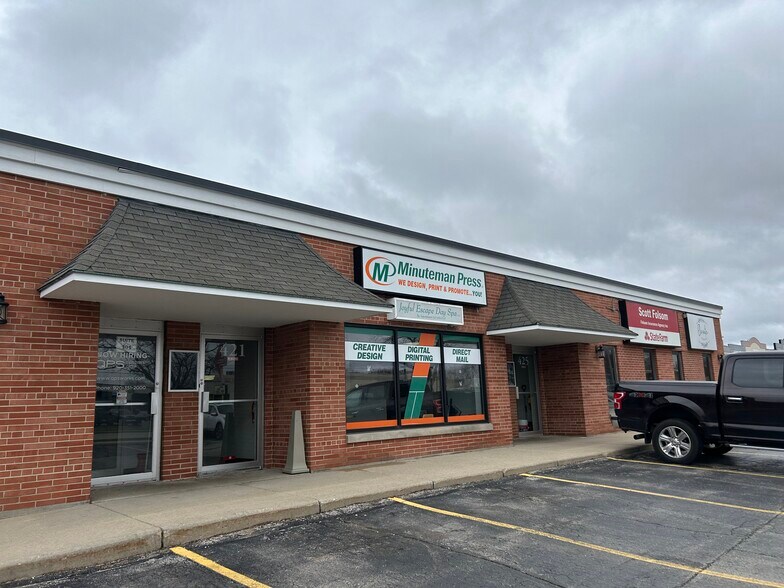 421-425 S Military Ave, Green Bay, WI à louer - Photo de l’immeuble – Image 1 sur 5