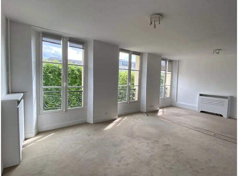 Bureau dans Versailles à louer - Photo de l’immeuble – Image 1 sur 8