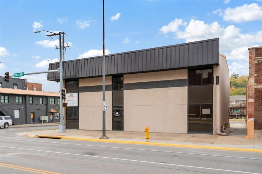100 E Broadway St, Council Bluffs, IA à vendre - Photo de l’immeuble – Image 3 sur 43