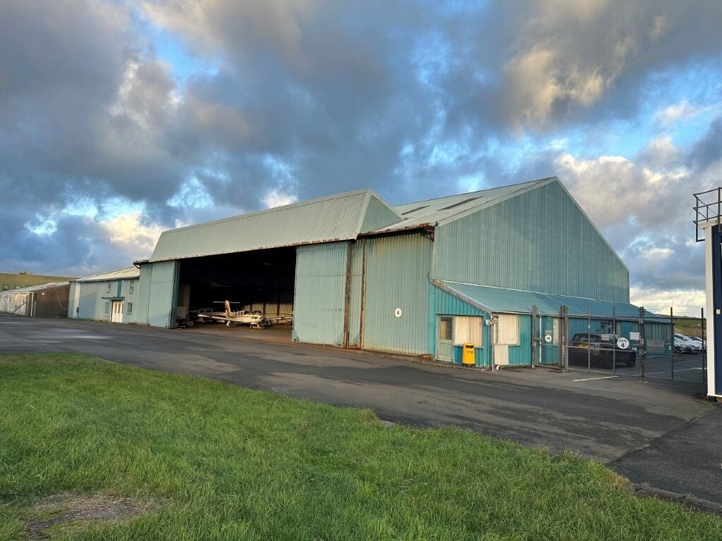 Hangar 4, Isle of Man Airport, Isle Of Man à louer Photo principale– Image 1 sur 4