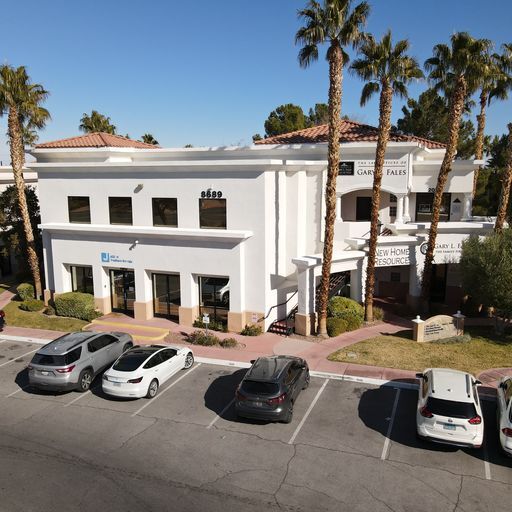 8689 W Sahara Ave, Las Vegas, NV à louer - Photo de l’immeuble – Image 2 sur 8