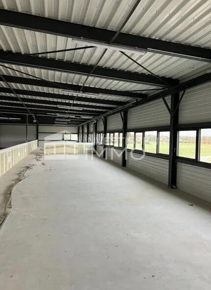 Local d'activités dans Plaisir à vendre - Photo intérieure – Image 2 sur 4