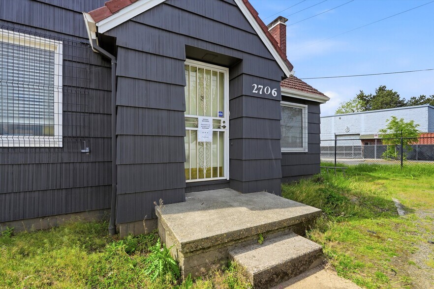 2706 NE Columbia Blvd, Portland, OR à vendre - Photo de l’immeuble – Image 2 sur 21