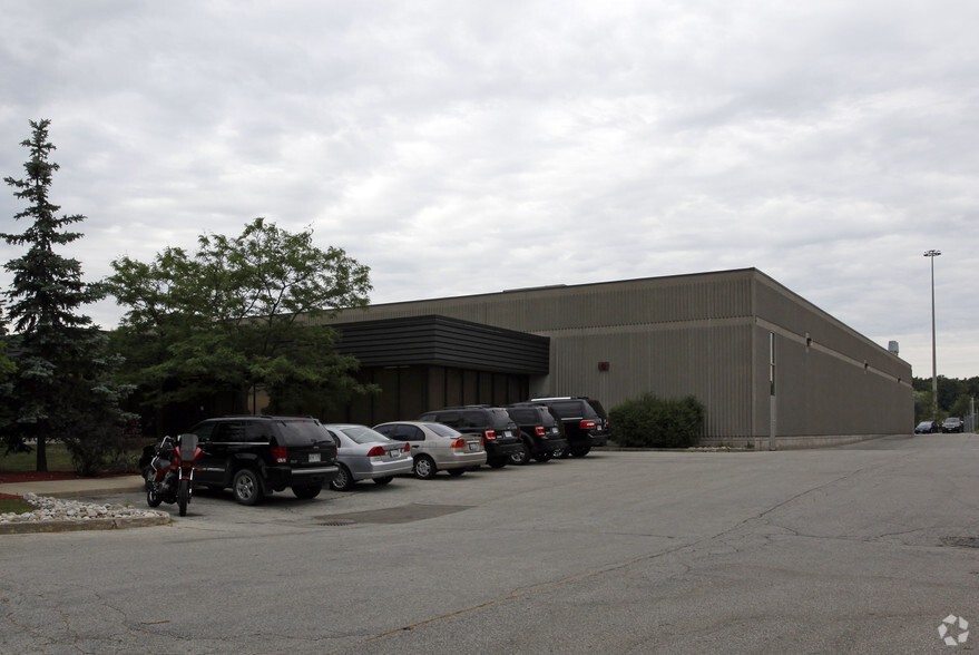 5670 Timberlea Blvd, Mississauga, ON à vendre - Photo de l’immeuble – Image 2 sur 2