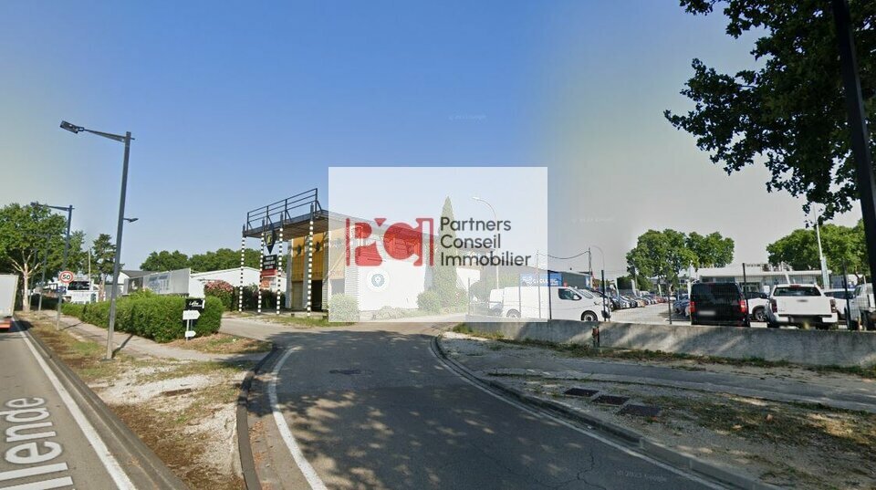 Local commercial dans Nîmes à louer - Photo de l’immeuble – Image 1 sur 2