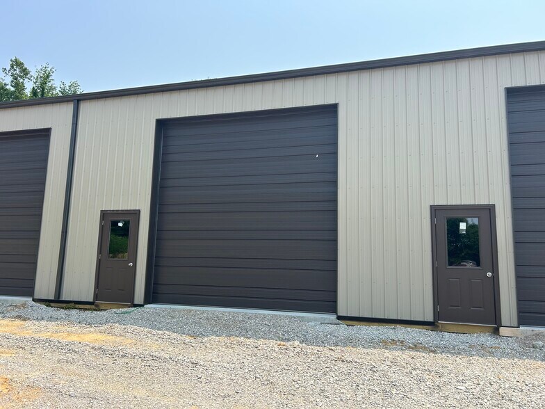 7316 IN-66 Hwy, Newburgh, IN à louer - Photo de l’immeuble – Image 3 sur 5