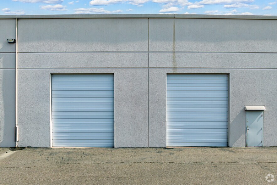 4011 N Freeway Blvd, Sacramento, CA à louer - Photo de l’immeuble – Image 3 sur 7